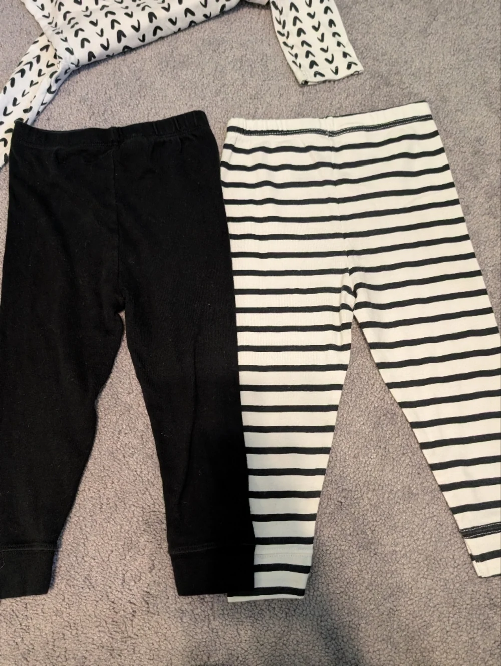 cloud island White and Black Patterned Long-Sleeve Onesie And Two Leggings 18m